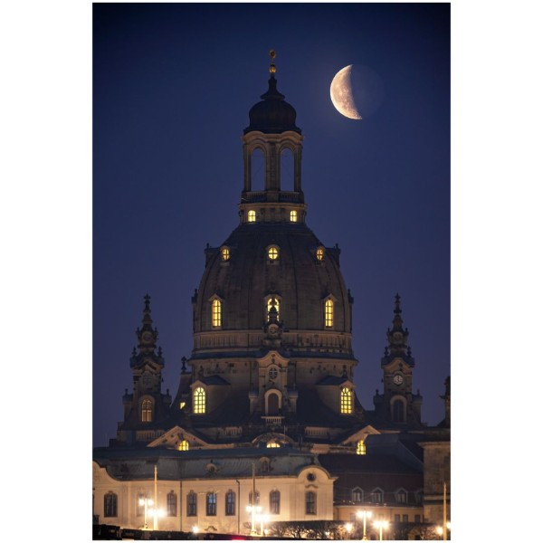 Wandbild Dresden - Halbmond hinter der Frauenkirche (Motiv 01042)