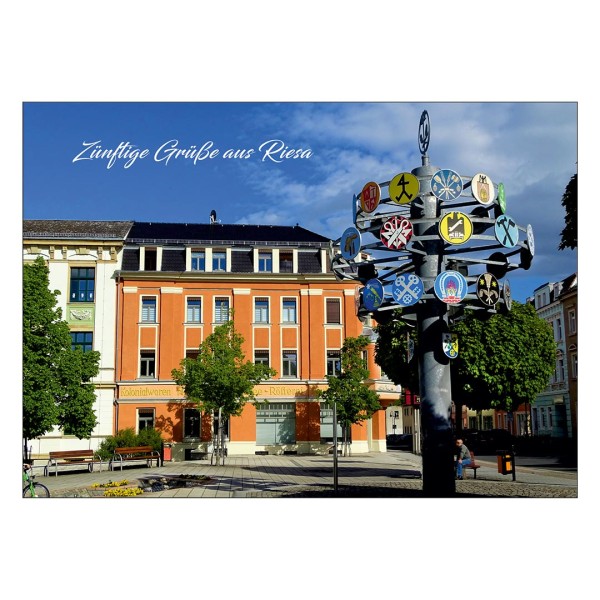 Postkarte Riesa - Zünftige Grüße aus Riesa - Motiv Rathausplatz mit Zunftbaum