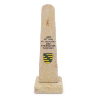 Sandstein-Wegsäule Mittelpunkt Sachsens Sandstein-Wegsäule Mittelpunkt Sachsens