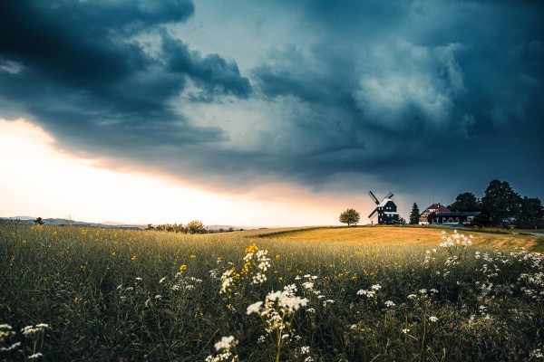 Wandbild Lausitz - Kottmarsdorfer Mühle mit einem heranziehenden Unwetter (Motiv LV17)