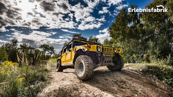 Militär Hummer Offroad fahren bei Berlin