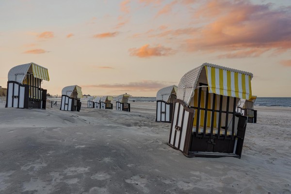 Wandbild Ostsee - Strandkörbe mit Sonnenuntergang (Motiv DMOS30)