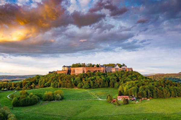 Wandbild Sächsische Schweiz - Festung Königstein an einem Sommerabend (Motiv DMSZ13)