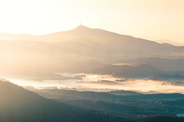 Wandbild Zittauer Gebirge - Nebliger Sonnenaufgang auf Hochwald mit Blick auf Jeschken (Motiv LV04)