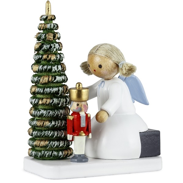 Engel mit Nussknacker am Weihnachtsbaum